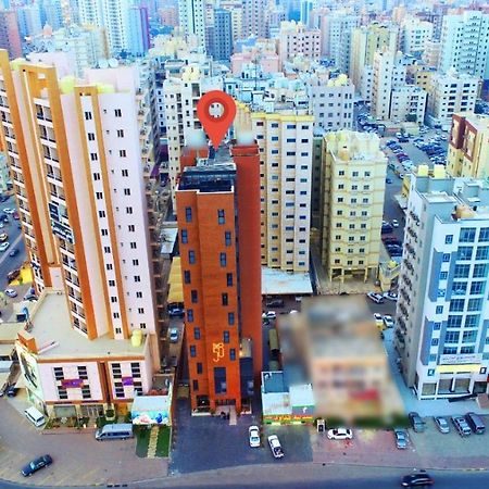 Aparthotel ذا فيفتى ايت السالمية Kuwait City Esterno foto