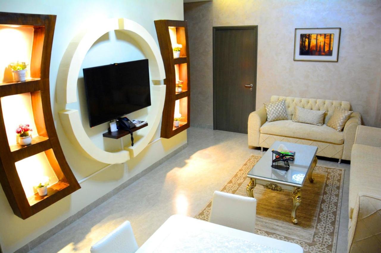 Aparthotel ذا فيفتى ايت السالمية Kuwait City Esterno foto
