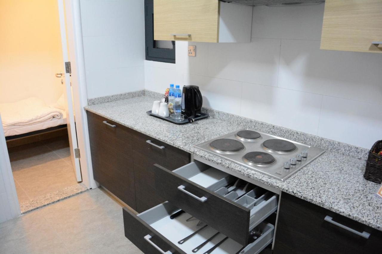 Aparthotel ذا فيفتى ايت السالمية Kuwait City Esterno foto