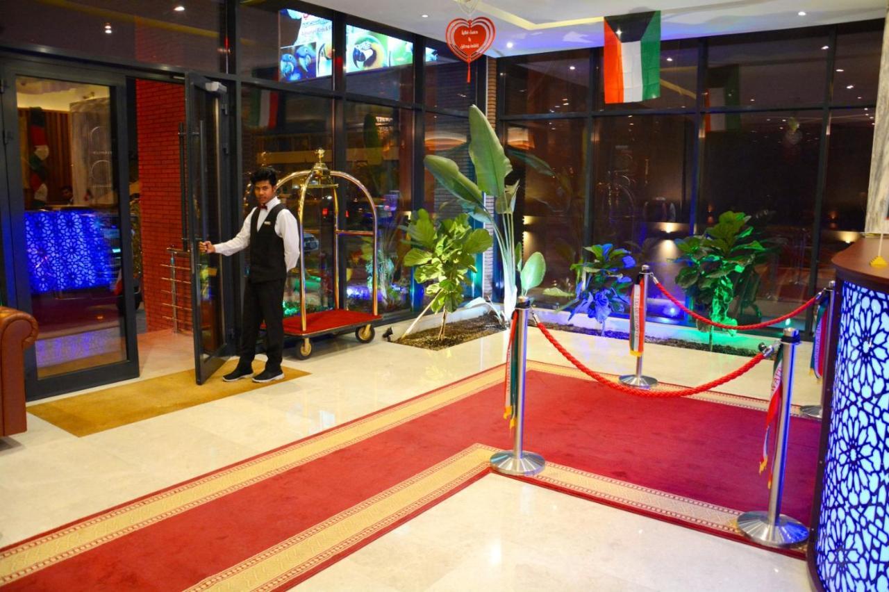 Aparthotel ذا فيفتى ايت السالمية Kuwait City Esterno foto
