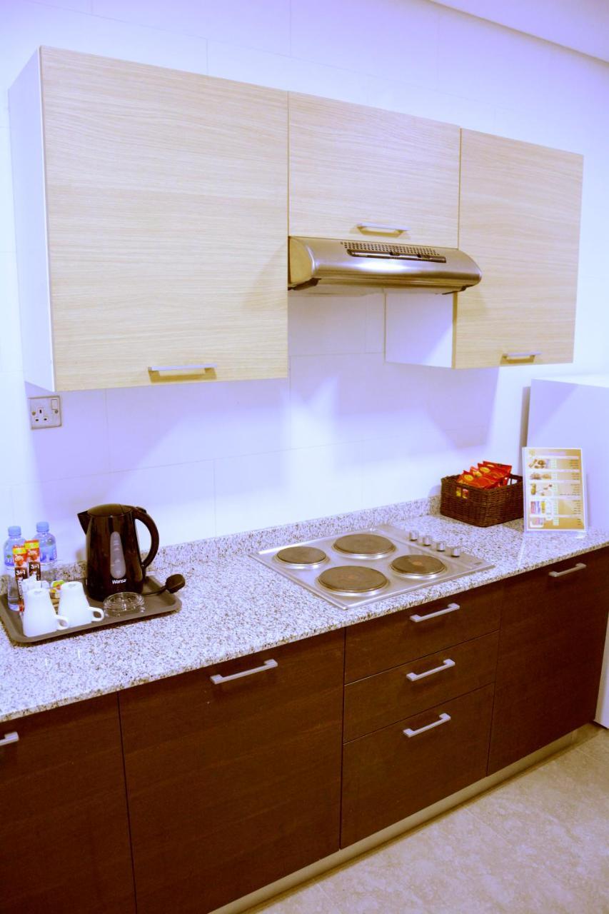 Aparthotel ذا فيفتى ايت السالمية Kuwait City Esterno foto