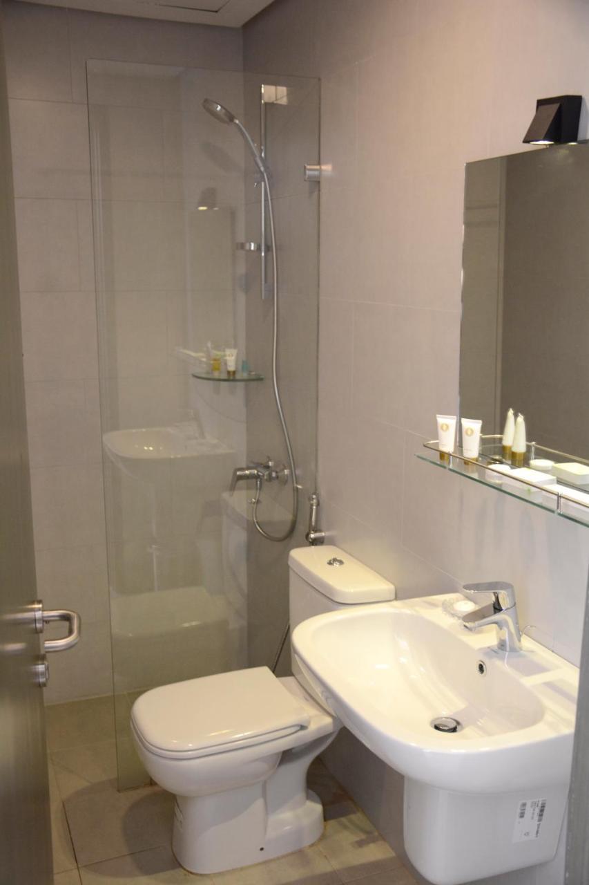 Aparthotel ذا فيفتى ايت السالمية Kuwait City Esterno foto