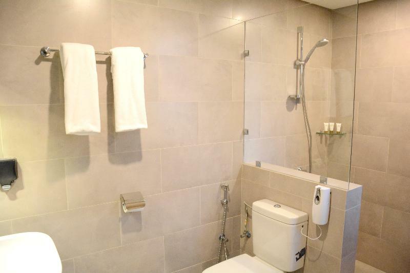 Aparthotel ذا فيفتى ايت السالمية Kuwait City Esterno foto
